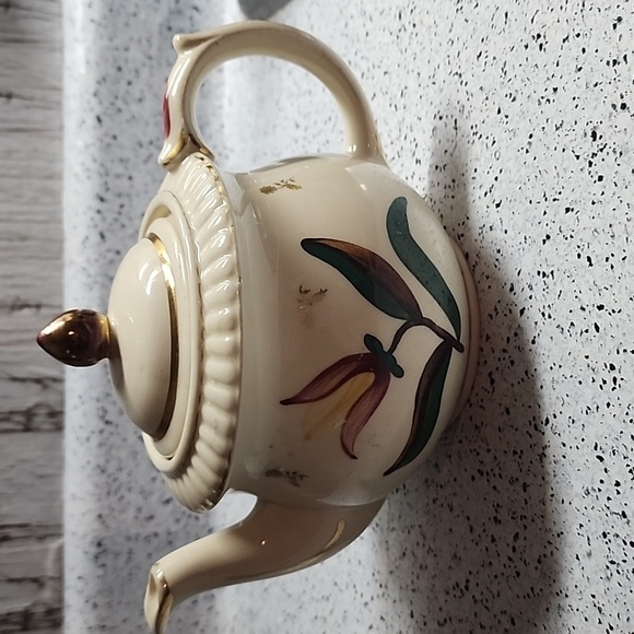Vintage SHAWNEE POTTERY Hand Painted Ceramic Teapot Floral Motif USA 4.5" tall - Picture 2 of 6